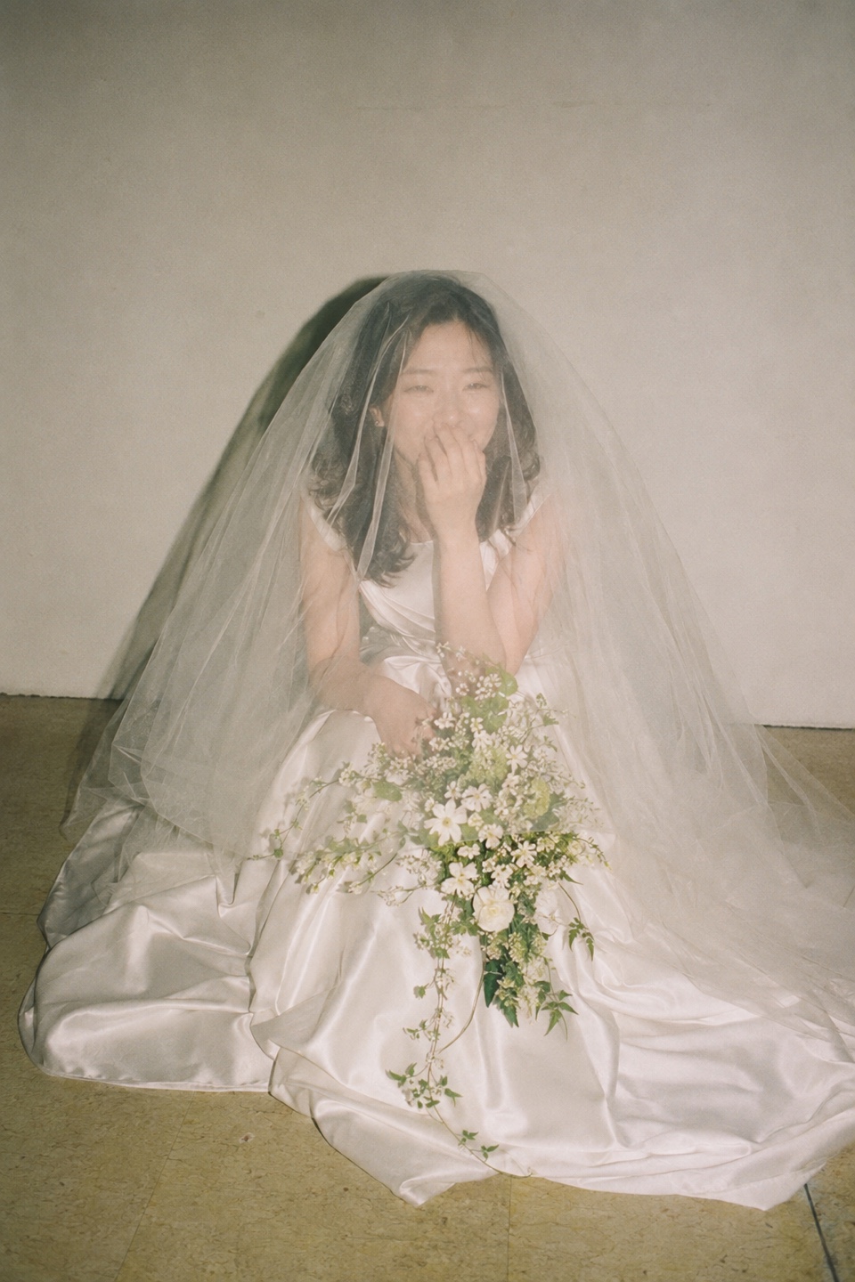 Hyeonji in her wedding dress